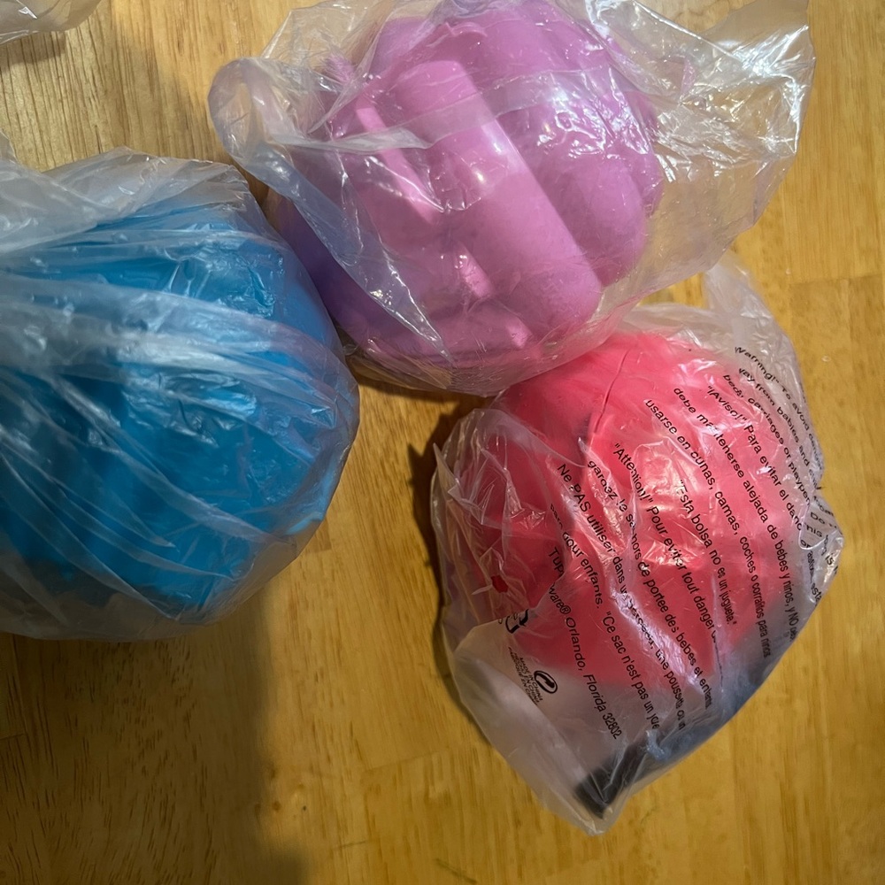 Tupperware cupcake keeper 1